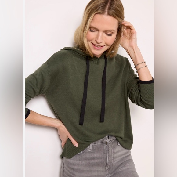Evereve Tops - Evereve Hoodie Size M Forest Green